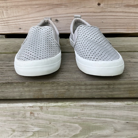 Sperry Crest Gray Leather Loafers Cut Out Scalloped Design Slip On Size 7 Flats - Picture 7 of 16